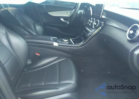 2018 Mercedes-Benz C 300 z USA, uszkodzony, nr VIN 55SWF4JB7JU249655